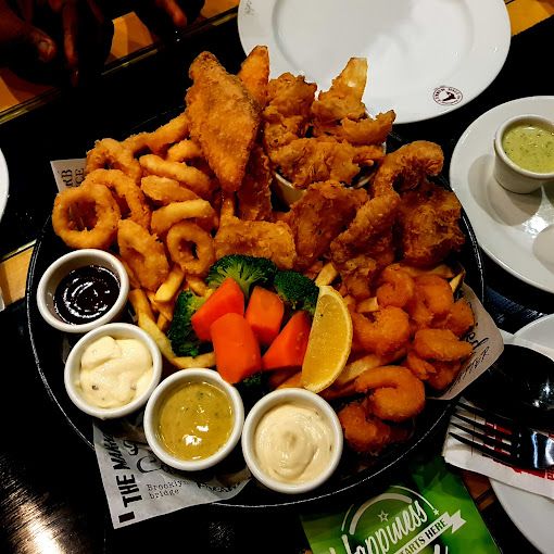 A photograph of Manhattan Fish Market