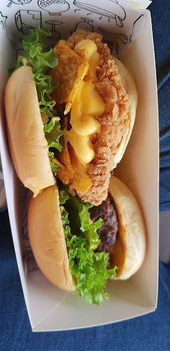 A photograph of Five Minute Burger