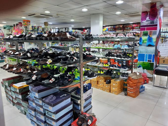 A photograph of Hadi Hypermarket