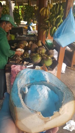 صورة لـ Stalls selling bananas and hookahs