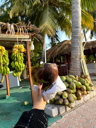 صورة لـ Stalls selling bananas and hookahs
