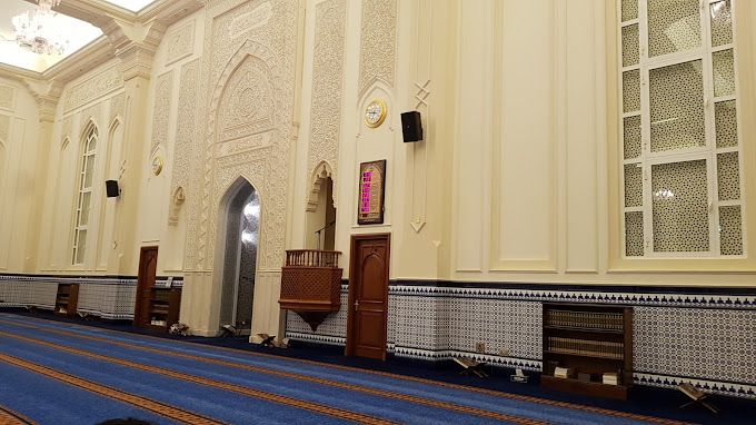 A photograph of Sultan Qaboos Mosque