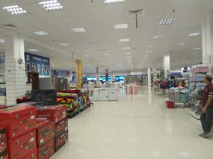 A photograph of Shinas Mall