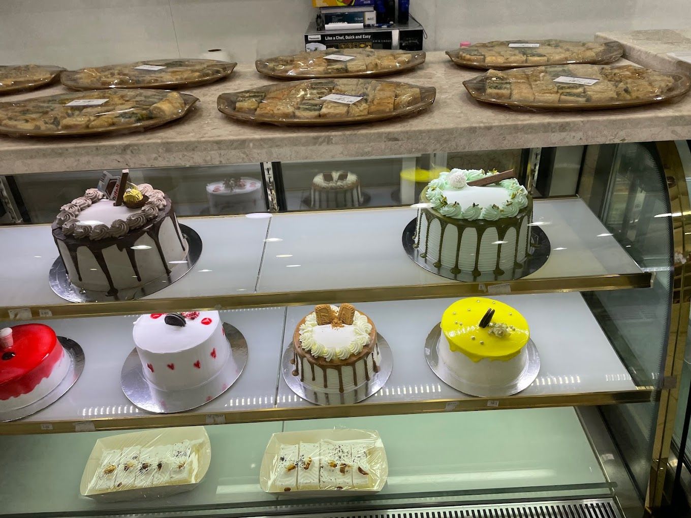 A photograph of Alkawther Bakery Liwa Souq