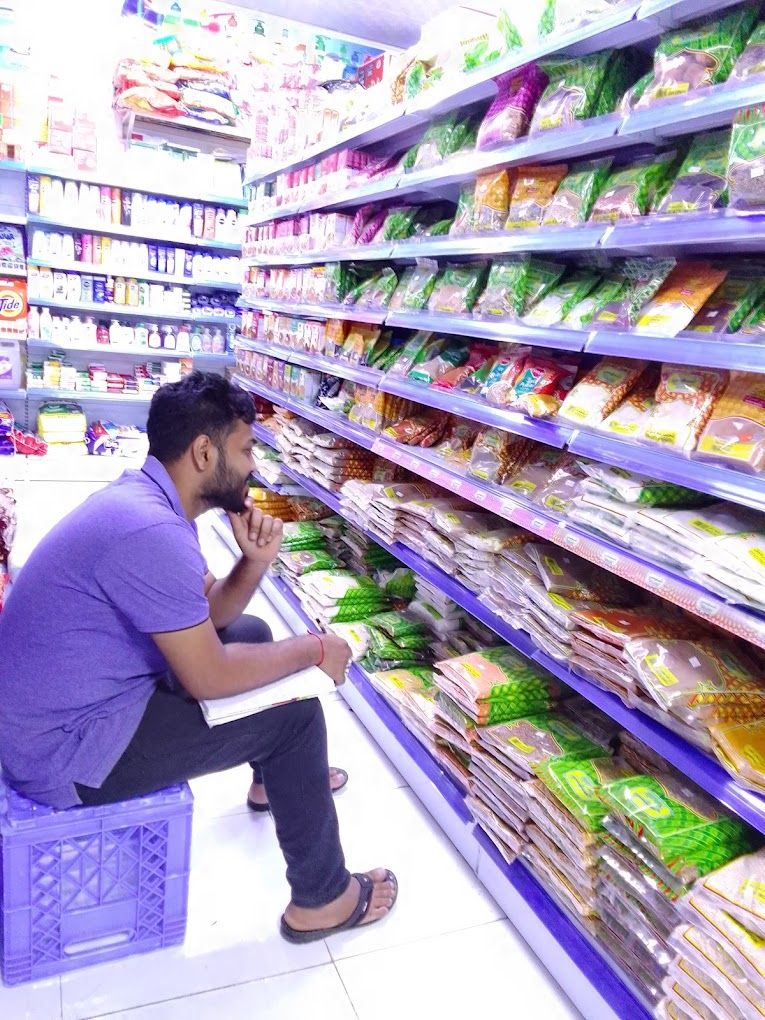 A photograph of Grocery and sale of fresh fruits, vegetables and dates