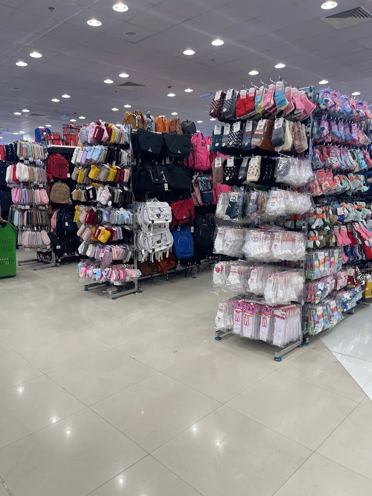 A photograph of Al Mandoos Discount Center