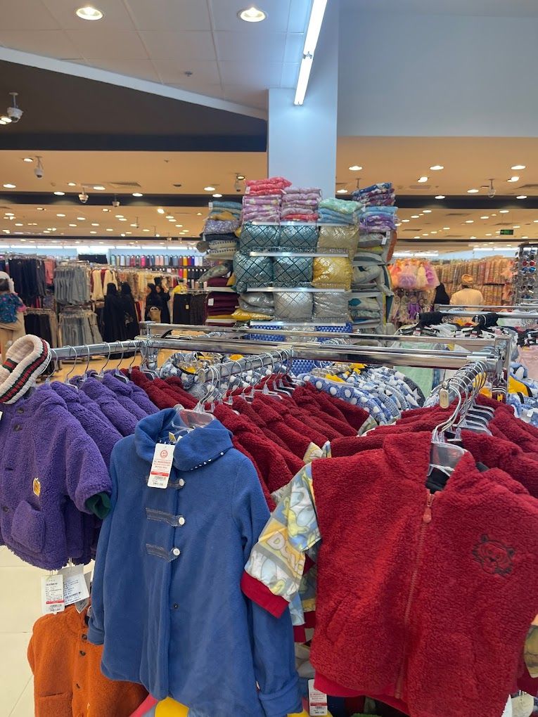 A photograph of Al Mandoos Discount Center