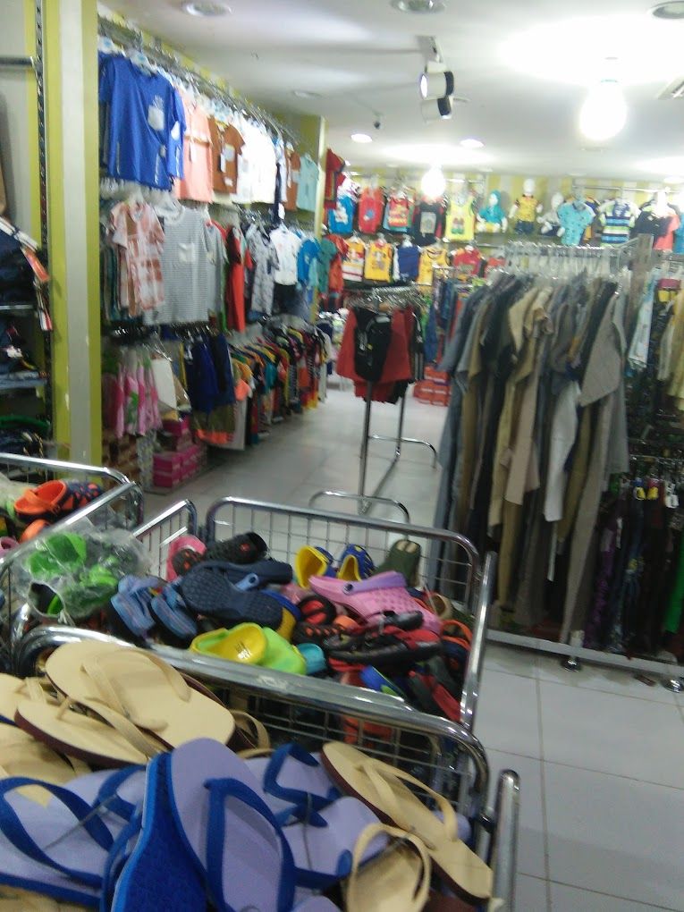 A photograph of Al Ezza Hyper Market