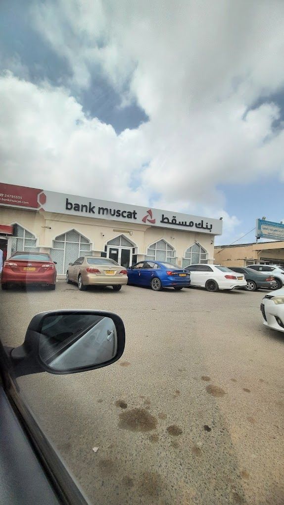 A photograph of Muscat bank