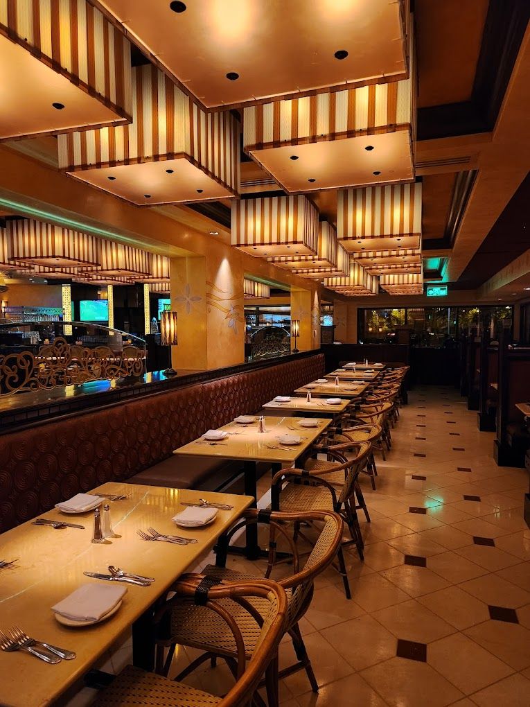 A photograph of The Cheese cake Factory