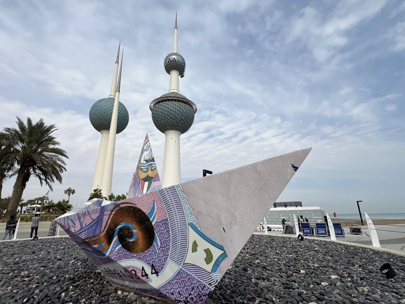 A photograph of Kuwaiti Dinar Monument