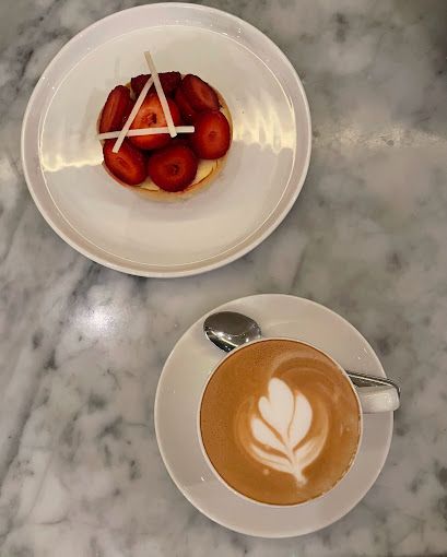 A photograph of Dean & DeLuca